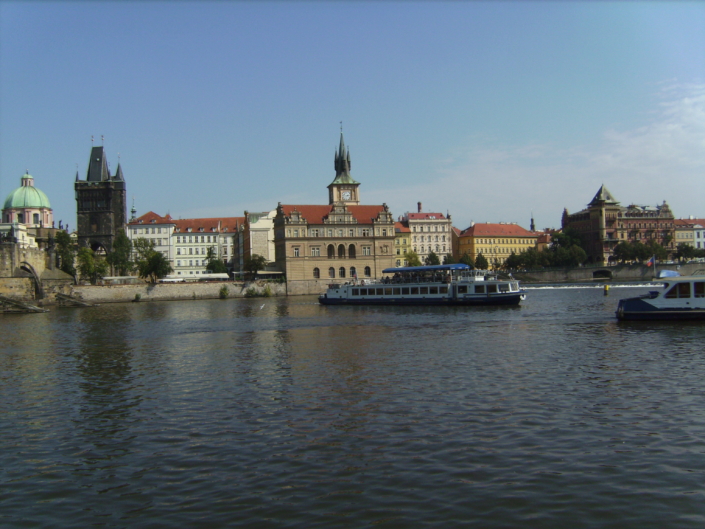 Prag set fra floden