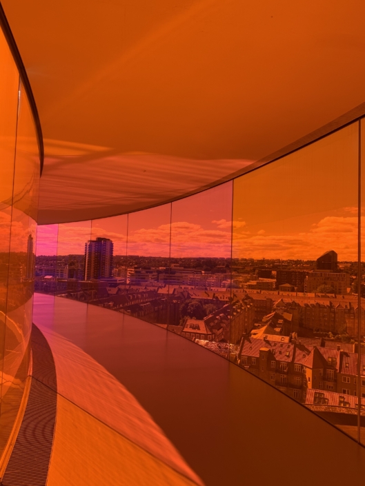 Århus Aros regnbuen i rød