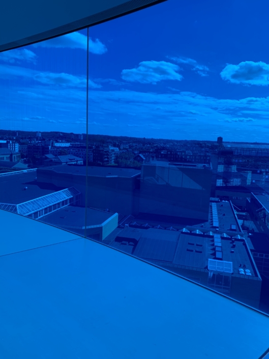 Århus Aros regnbuen i blå