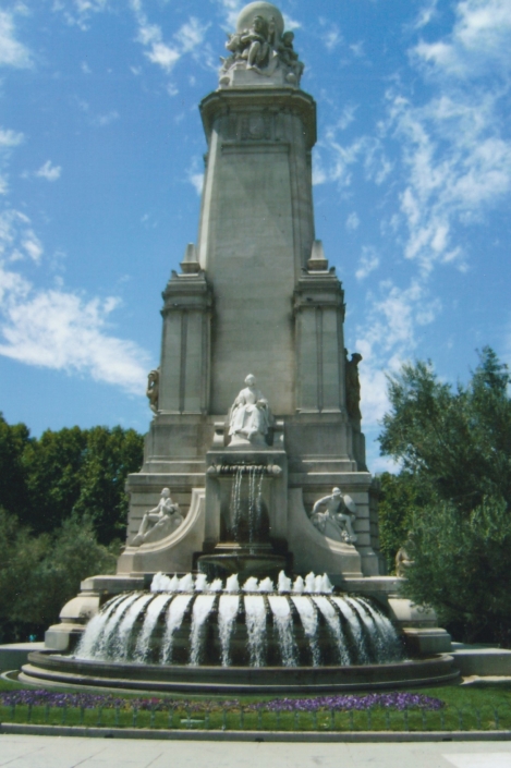 Madrid Plaze Espana Cervantes